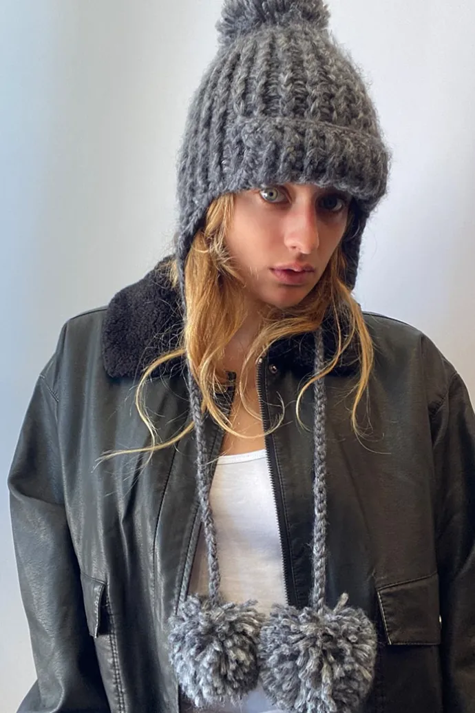 Donna Subdued Cappello pon pon