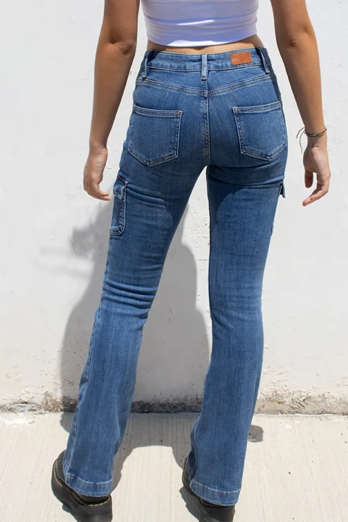 jeans_flare_con_tasconi_2.webp Donna Subdued Jeans flare con tasconi
