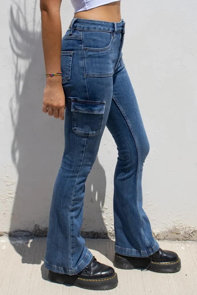 jeans_flare_con_tasconi_3.webp Donna Subdued Jeans flare con tasconi