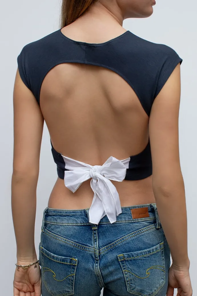tshirt_fiocco_dietro_2-1.webp Donna Subdued T-shirt fiocco dietro