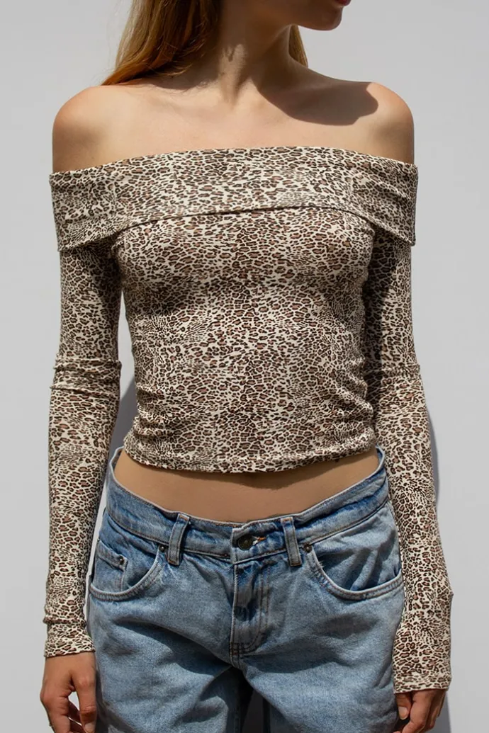 tshirt_off_shoulders_1.webp Donna Subdued T-shirt off shoulders